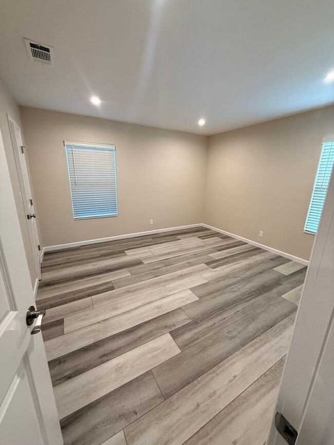 Building Photo - Newly remodeled three bedroom house in Wilmington ready to rent!