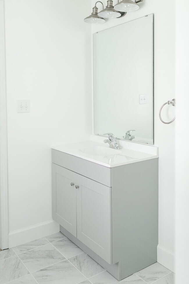 Building Photo - 1745 State St