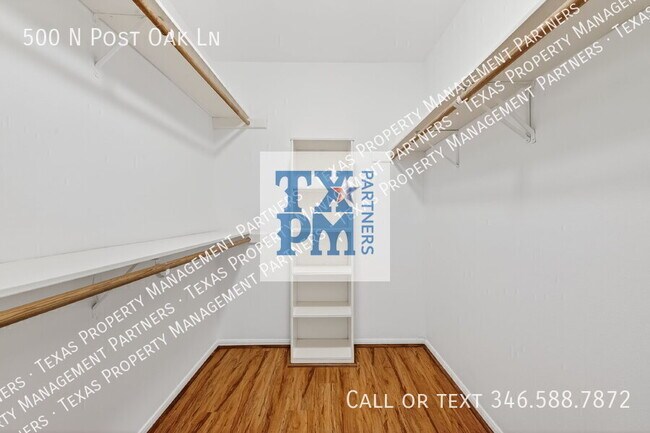 Building Photo - 500 N Post Oak Ln