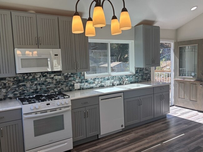 Primary Photo - Great Location! A Must See 2 Bedroom/ 2 Ba...