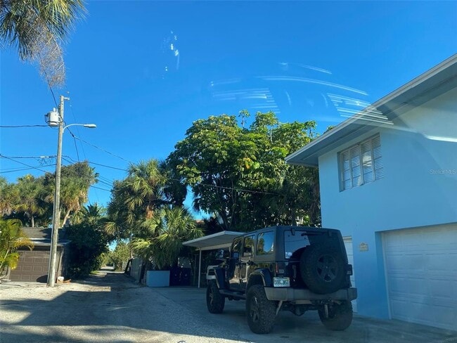 Building Photo - 1800 Pass a Grille Way