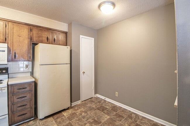 Building Photo - 807-A Golfview Place