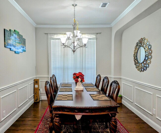 Building Photo - 2472 Twin Oaks Dr