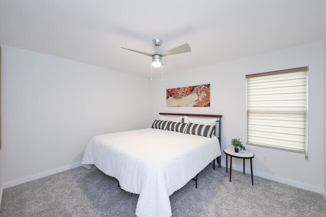 Building Photo - 406 Deer Path Lp