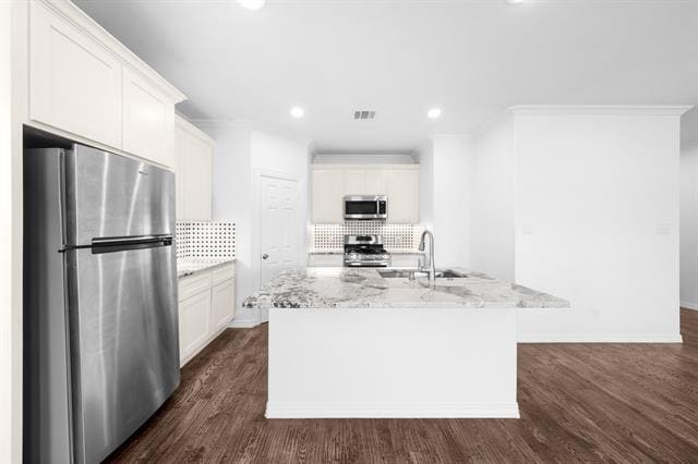 Building Photo - 810 N Walnut St