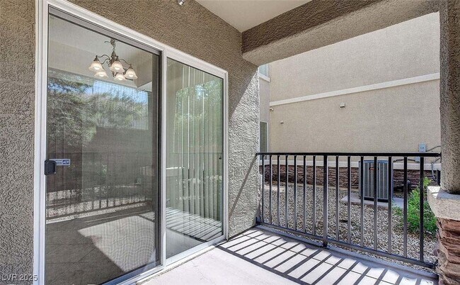 Building Photo - 6868 Sky Pointe Dr