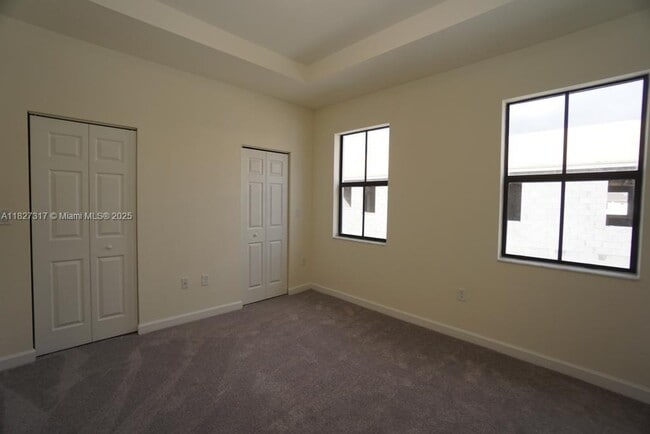 Building Photo - 10911 W 33rd Ln