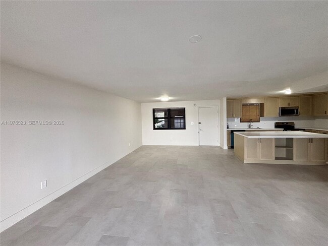 Building Photo - 605 Ives Dairy Rd