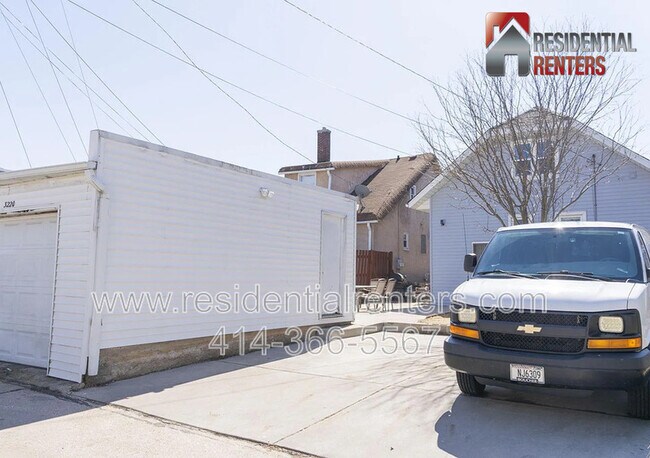 Building Photo - 3220 W Madison St
