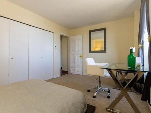 Building Photo - 33 Pond Ave