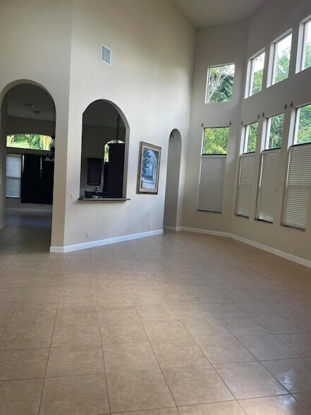 Building Photo - 10341 Medicis Pl