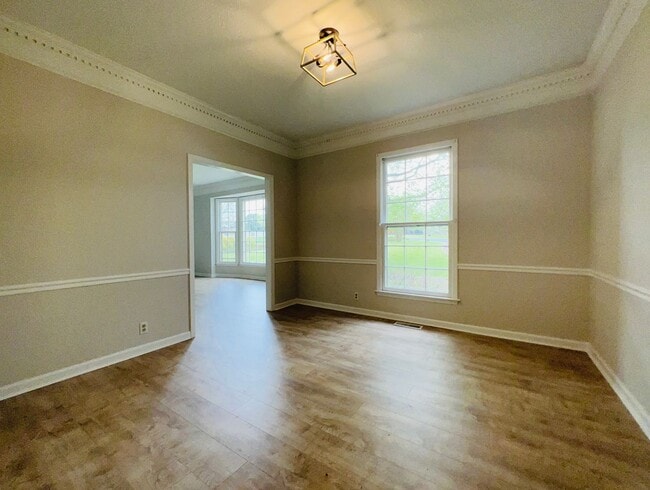Building Photo - Newly Renovated Home on Quiet Neighborhood