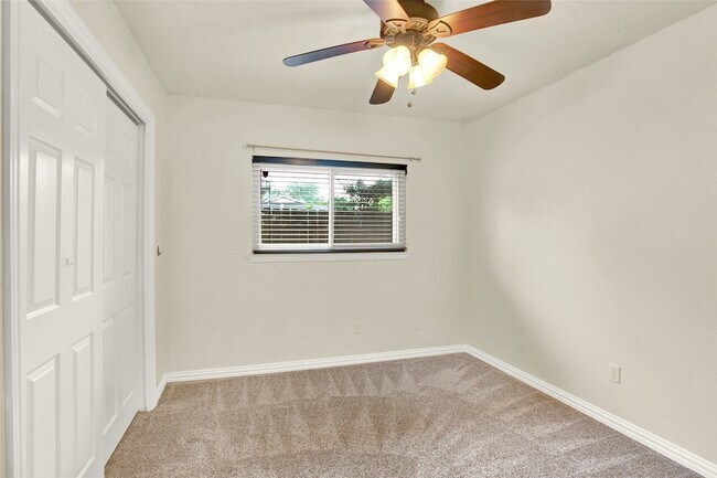 Building Photo - 6219 Silver Leaf Dr