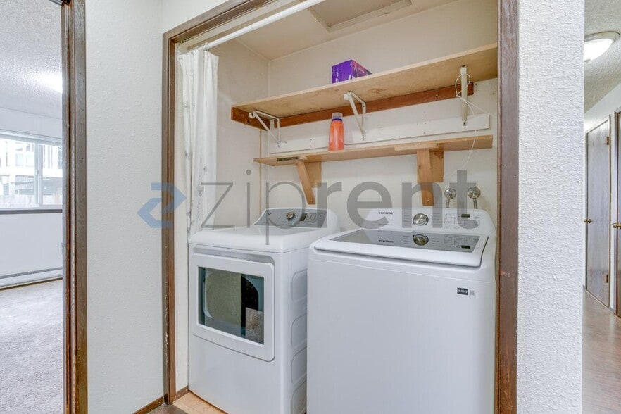 Building Photo - Unit A
