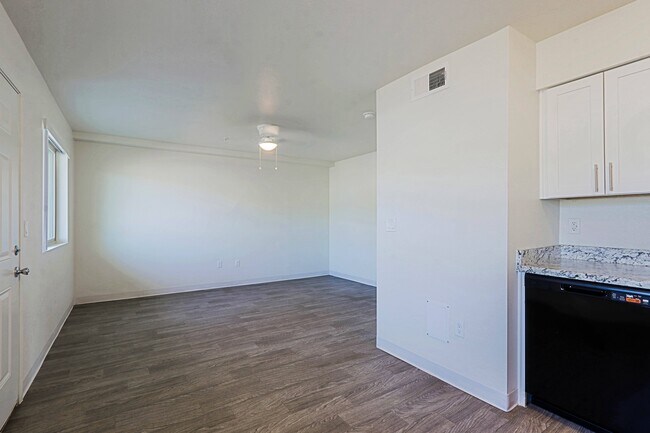 Building Photo - Cinnabar Square