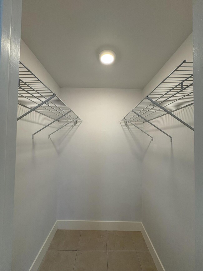 Building Photo - 4593 Coconut Rd