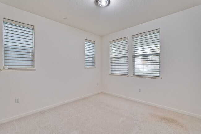 Building Photo - 2284 Solace Loop