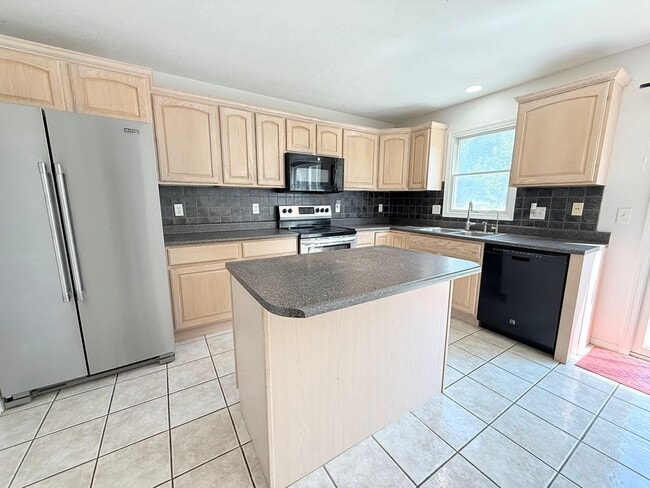 Building Photo - Photos Coming Soon – 3 Bedroom, 3.5 Bathro...