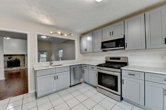 Building Photo - 200 Pine Bridge Trail