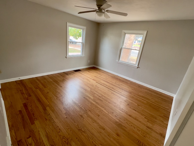 Building Photo - 1124 N Meade Ave