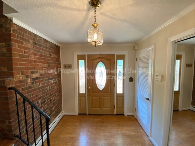 Building Photo - 926 Hilltop Blvd