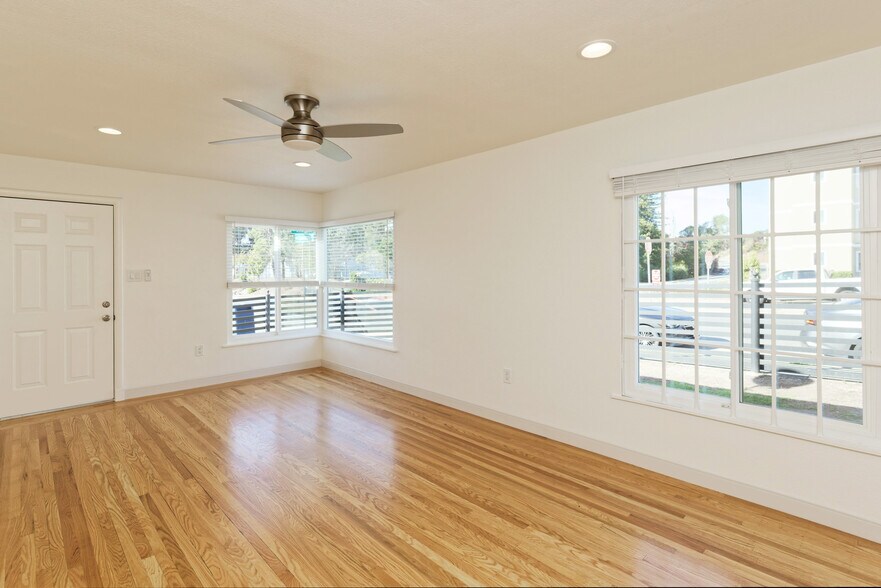 Building Photo - 6152 Overdale Ave