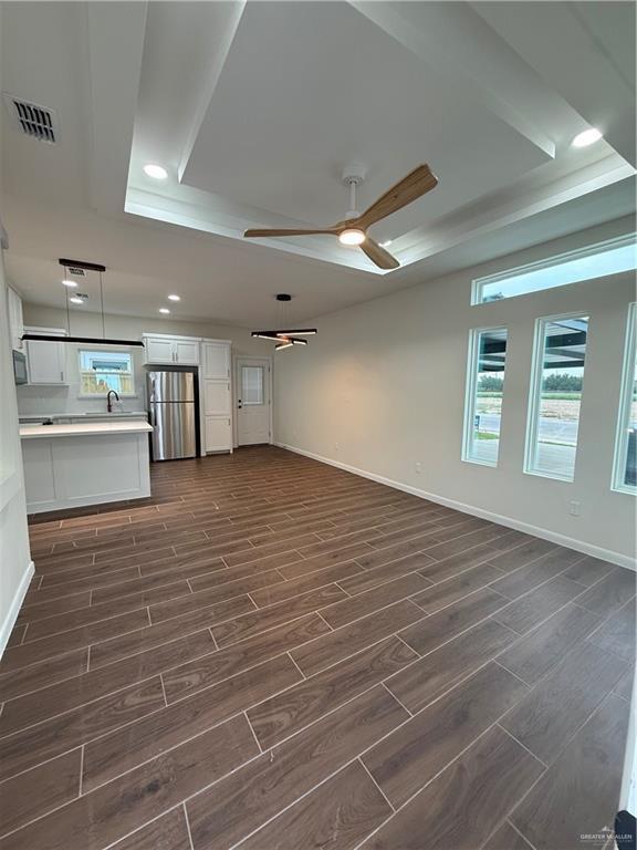 Building Photo - 12 S Woodland Dr