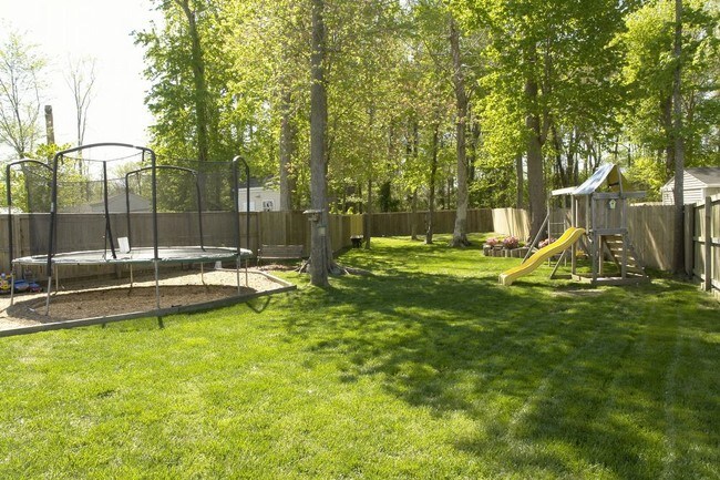 Building Photo - Castleton-2560 Mulberry Loop Virginia Beach