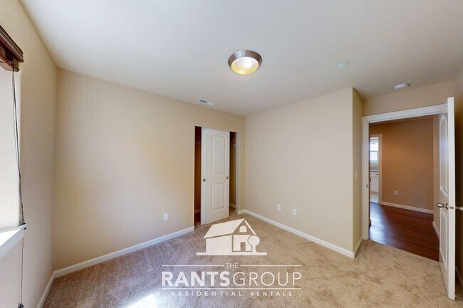 Building Photo - Stunning 4-Bedroom, 2.5-Bath Home within t...