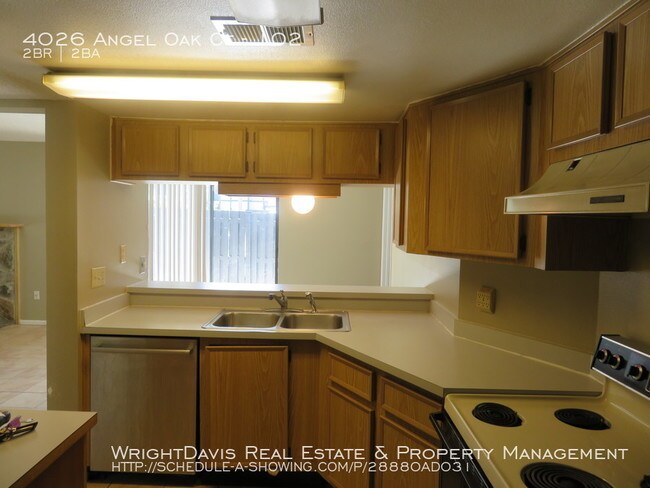 Building Photo - 2/2 Condo in North Oaks with Pool