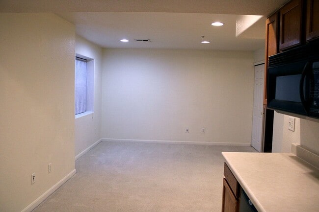 Building Photo - Spacious Fort Collins Townhouse Near Great...