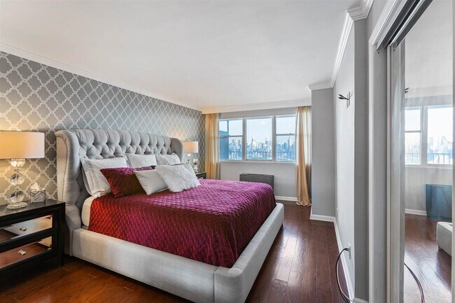 Building Photo - 6040 BLVD E