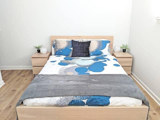 Building Photo - 413 Pine St NE