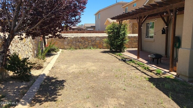 Building Photo - 3893 Loma Brisa Dr
