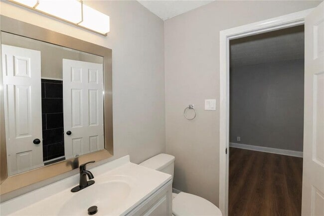 Building Photo - 3052 Riviera Dr