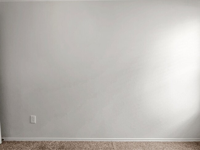 Building Photo - Spacious 1 Story Home!