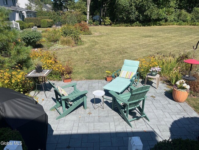 Building Photo - 68 Vista Dr