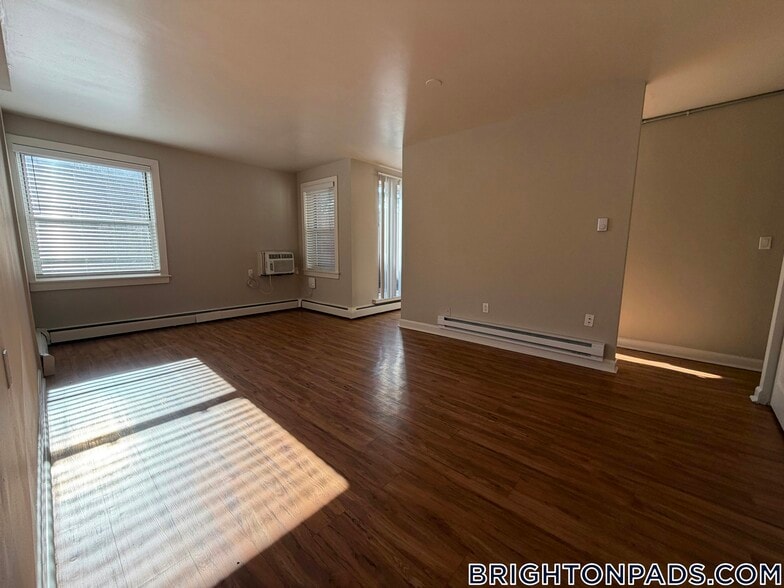 Building Photo - 9 Bronsdon St