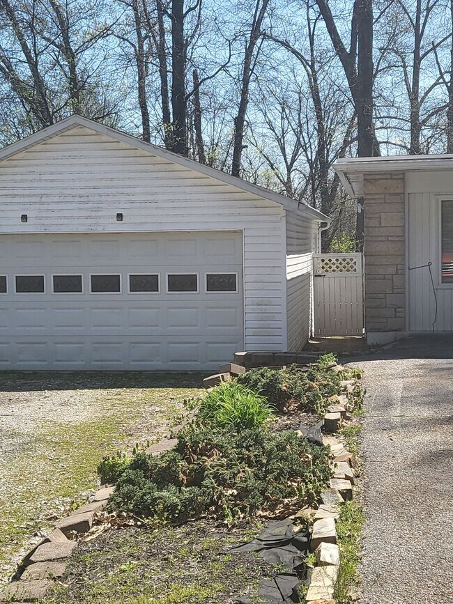 Building Photo - 507 Pfeiffer Rd