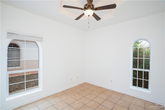 Building Photo - 604 Buena Vista Dr