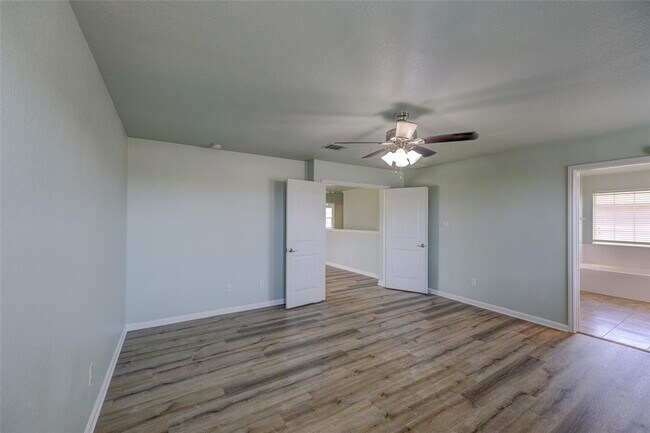 Building Photo - 455 Gina Dr