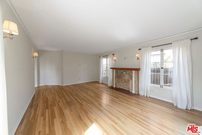 Building Photo - 1349 Meadowbrook Ave