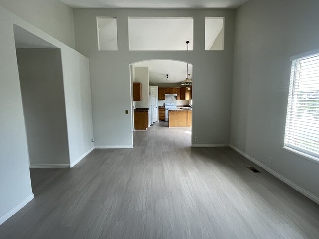 Building Photo - 134 Lakeview Dr