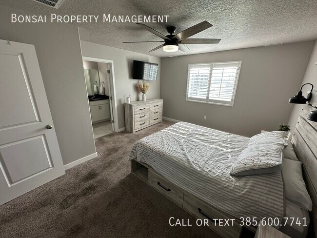Building Photo - 1524 W Parkview Dr