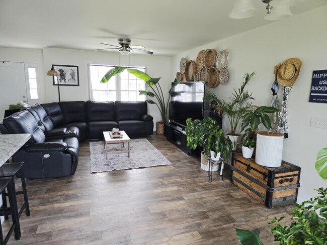 Building Photo - 509 Melrose St