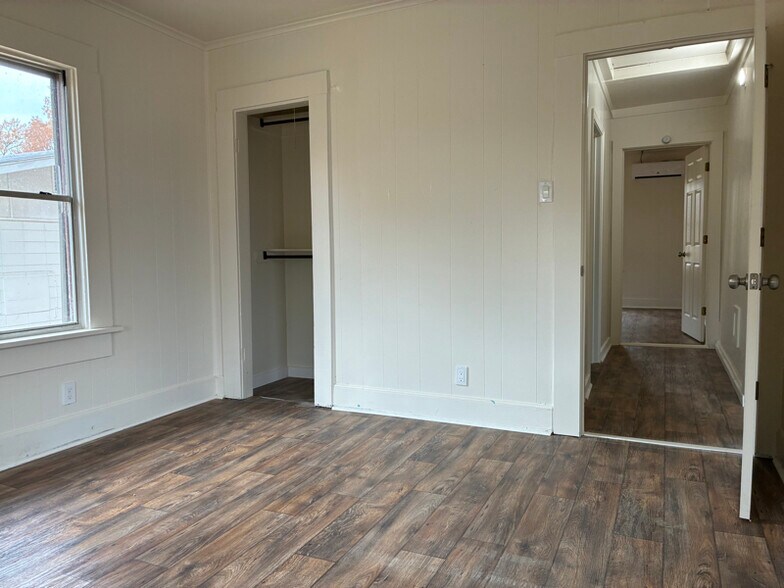 Building Photo - 626 W Trotter St