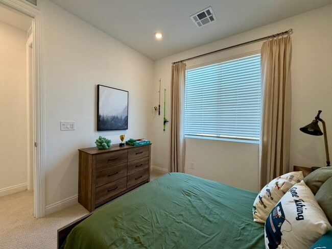 Building Photo - FULLY FURNISHED 3 BED 2.5 BATH 2 CAR GARAGE MODEL HOME FOR RENT IN CADENCE