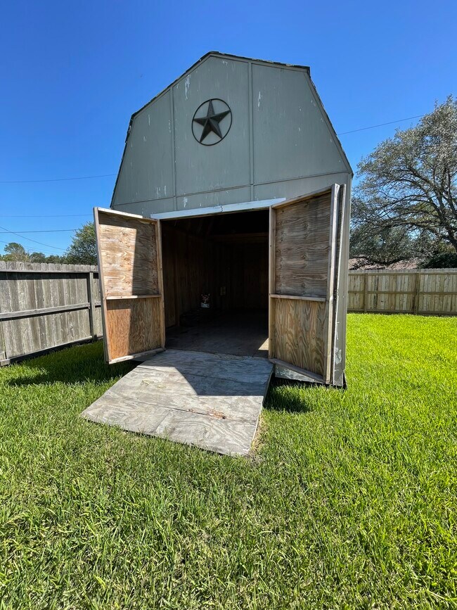 Building Photo - 6122 Stoney Brook Dr