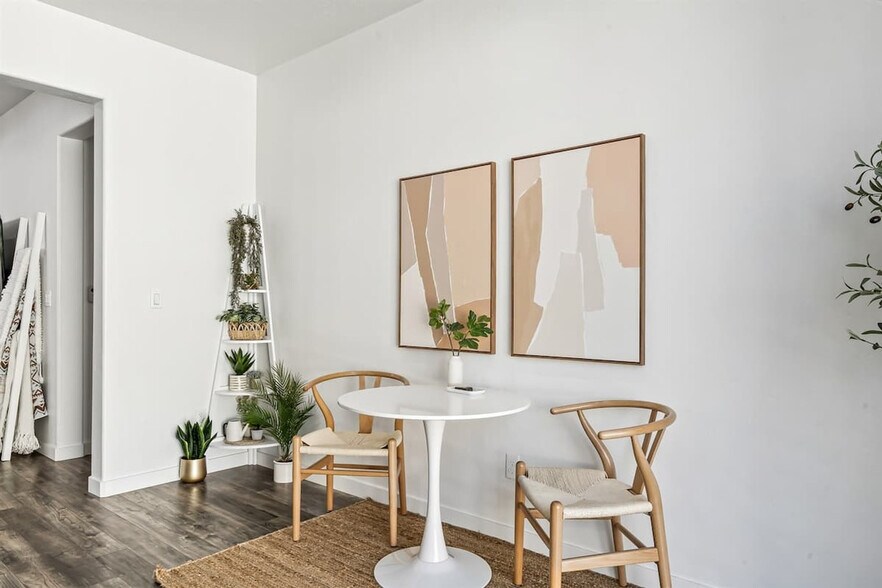 Building Photo - 2084 W Bella Ln