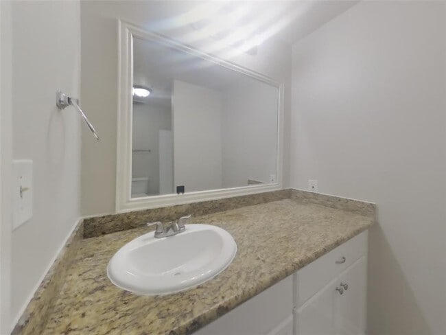 Building Photo - 1391 Tenderden Dr